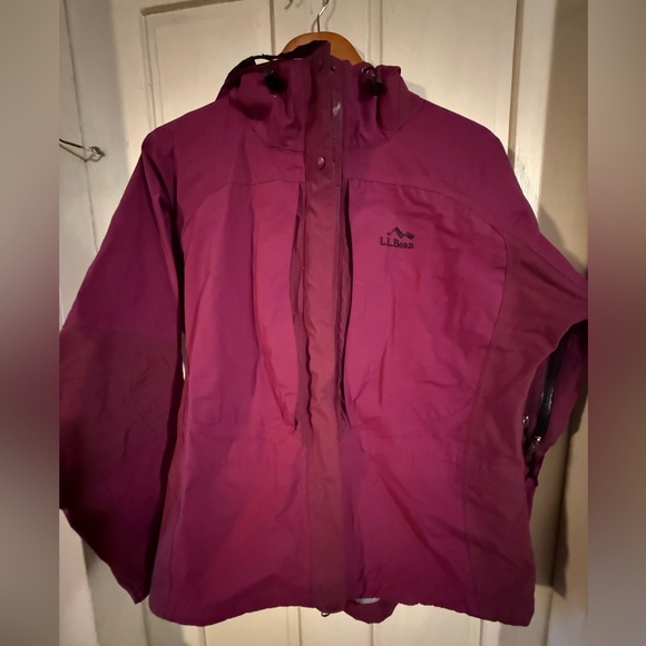 L.L. Bean Women's Magenta Gore-Tex Rain Jacket - Picture 1 of 4